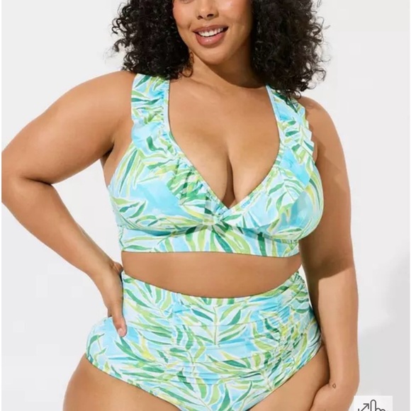 Torrid Wireless Triangle Ruffle Bikini Top Size 4 - Picture 3 of 5